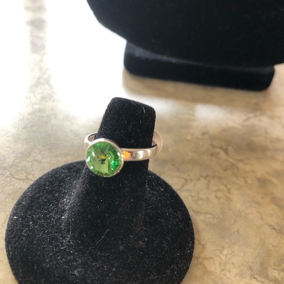 Sterling silver green crystal ring - Picture 2 of 4